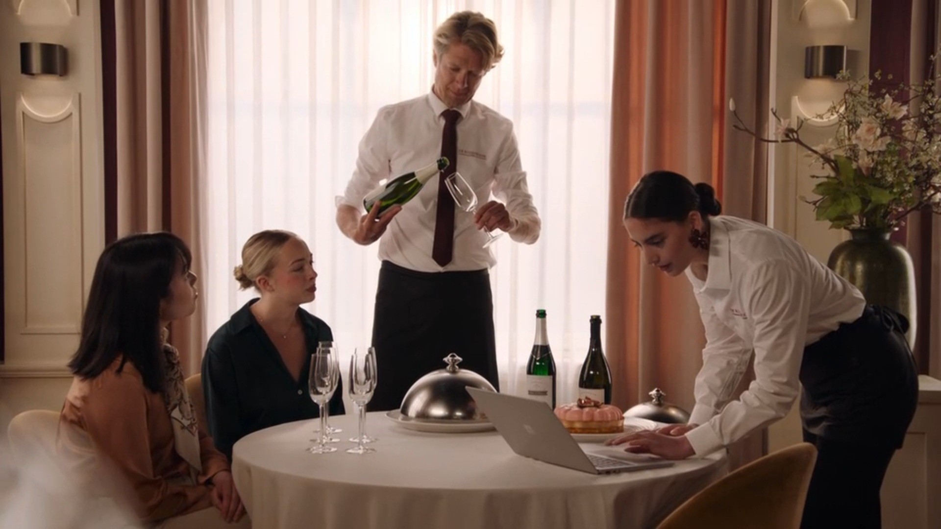 Marcel zorgt dat Bizou blunder op blunder stapelt.